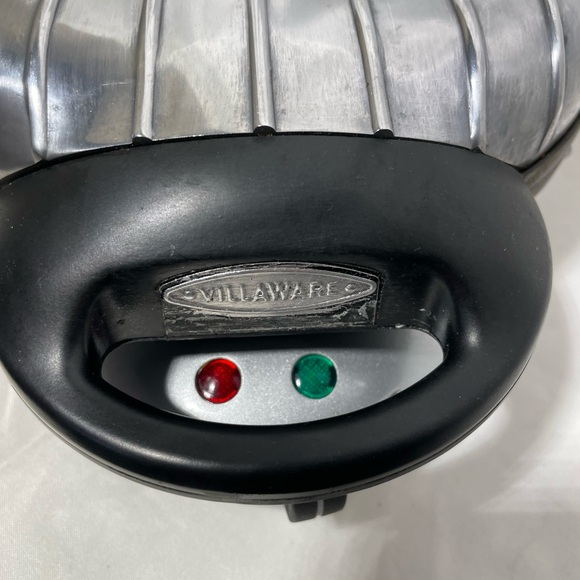 VILLAWARE 2002 Heavy Duty Die-cast Aluminum UNO Belgian Round Waffle Maker - Picture 2 of 4